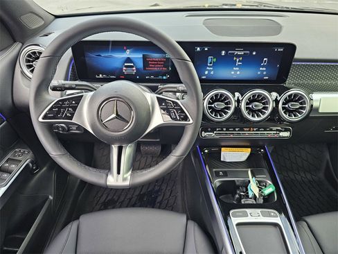 Used 2025 Mercedes-Benz GLB 250 image 19