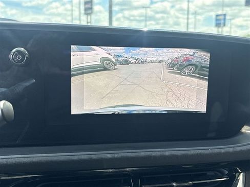 Used 2025 Buick Envista Sport Touring w/ Convenience I Package FWD image 14
