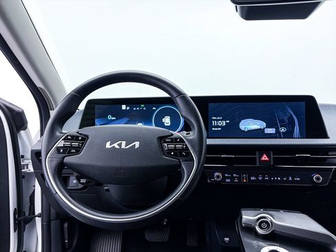 Certified 2022 Kia EV6 Light RWD image 5