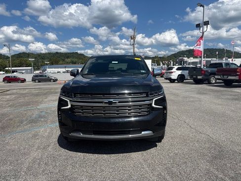 Used 2024 Chevrolet Suburban Premier w/ Premium Package AWD/4WD image 2