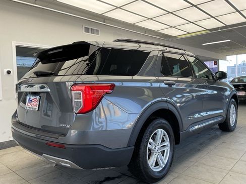 Used 2023 Ford Explorer XLT w/ Equipment Group 202A image 5