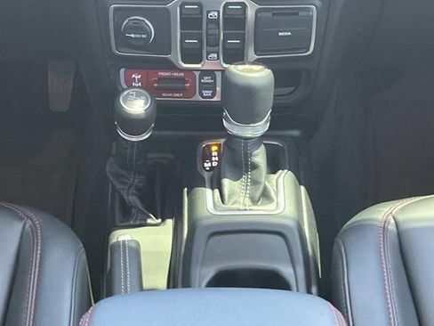 Used 2024 Jeep Wrangler Unlimited Rubicon AWD/4WD image 18
