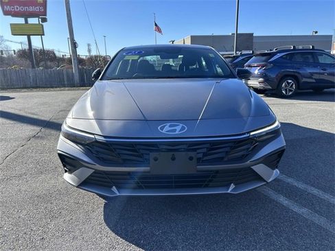 Used 2025 Hyundai Elantra Sport image 8