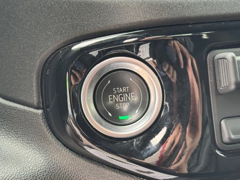 Used 2025 Chevrolet Silverado 1500 LT image 28