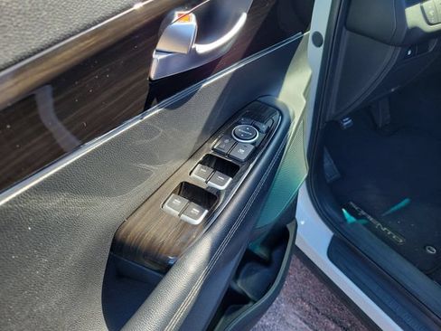 Used 2020 Kia Sorento S FWD image 17