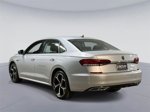 Used 2020 Volkswagen Passat 2.0T R-Line image 12