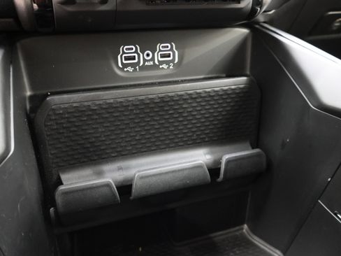 Used 2024 RAM 2500 Big Horn w/ Night Edition AWD/4WD image 44