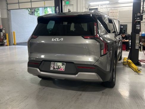 Certified 2024 Kia EV9 Wind AWD/4WD image 8