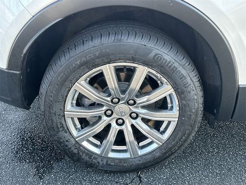 Used 2023 Cadillac XT4 Premium Luxury image 17