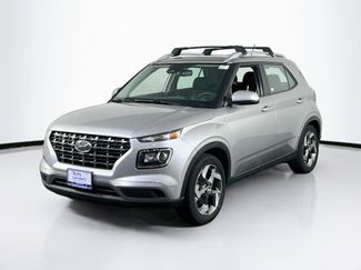 Used 2023 Hyundai Venue SEL FWD video 1