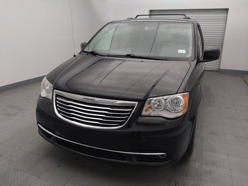 Used 2016 Chrysler Town & Country Touring w/ Driver Convenience Group image 15