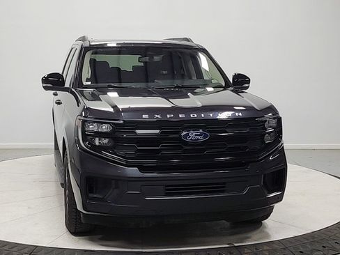 Used 2025 Ford Expedition Active image 2