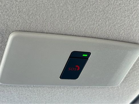 New 2025 Nissan Versa SR w/ Trunk Package image 17