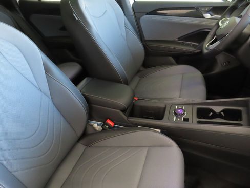 New 2026 Volkswagen Tiguan SE R-Line image 28