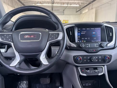 Used 2024 GMC Terrain SLT image 14