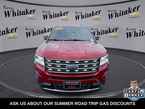 Used 2017 Ford Explorer XLT w/ Equipment Group 202A FWD image 3
