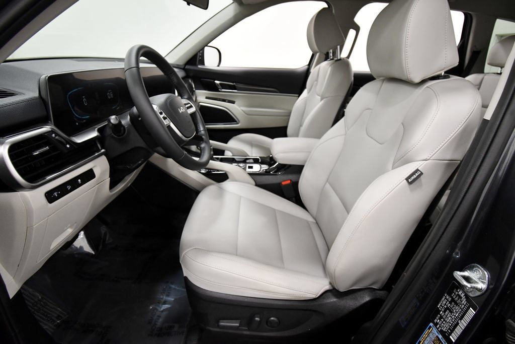 Certified 2024 Kia Telluride S w/ S Sunroof Package AWD/4WD image 14