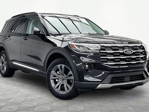 Used 2025 Ford Explorer Active w/ Active Comfort Package AWD/4WD image 12