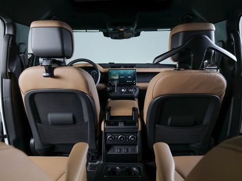 New 2026 Land Rover Defender 130 X-Dynamic SE image 11