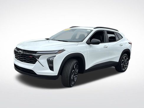 Used 2025 Chevrolet Trax RS w/ Sunroof Package FWD image 3