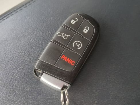Used 2019 Jeep Grand Cherokee Summit AWD/4WD image 32