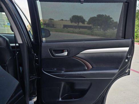 Used 2015 Toyota Highlander XLE FWD image 43