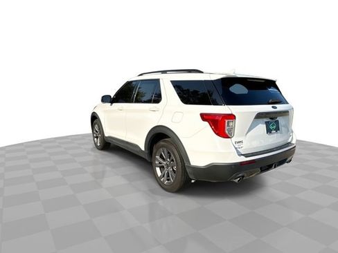 Used 2022 Ford Explorer XLT w/ Equipment Group 202A image 7