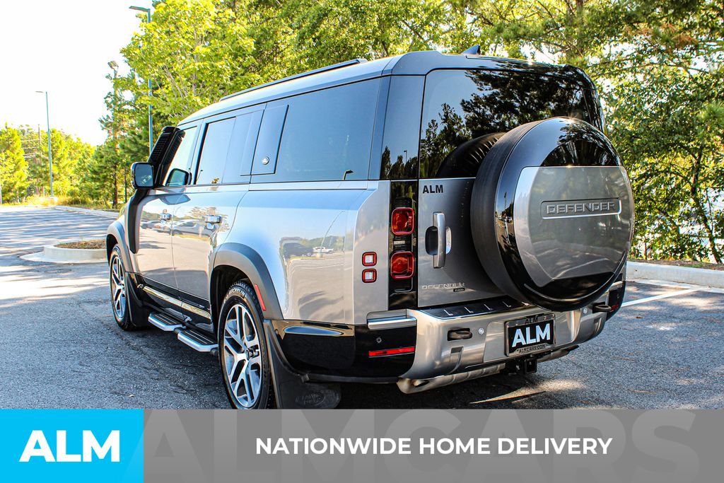 Used 2023 Land Rover Defender 130 SE AWD/4WD image 4