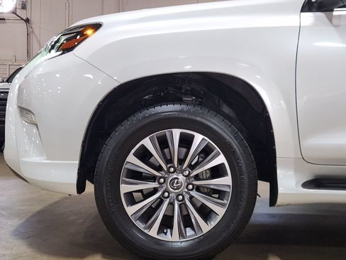 Used 2023 Lexus GX 460 Luxury w/ Accessory Package AWD/4WD image 5