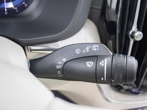 New 2025 Volvo XC60 B5 Ultra w/ Climate Package image 33