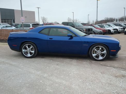 Used 2022 Dodge Challenger R/T w/ Driver Convenience Group image 9
