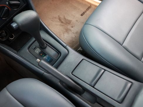 Used 2000 Toyota Camry LE FWD image 32