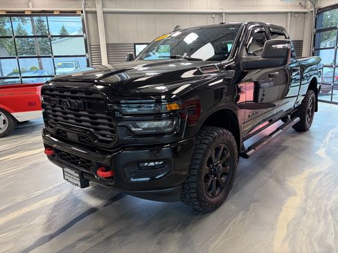 Used 2025 RAM 2500 Big Horn AWD/4WD image 3