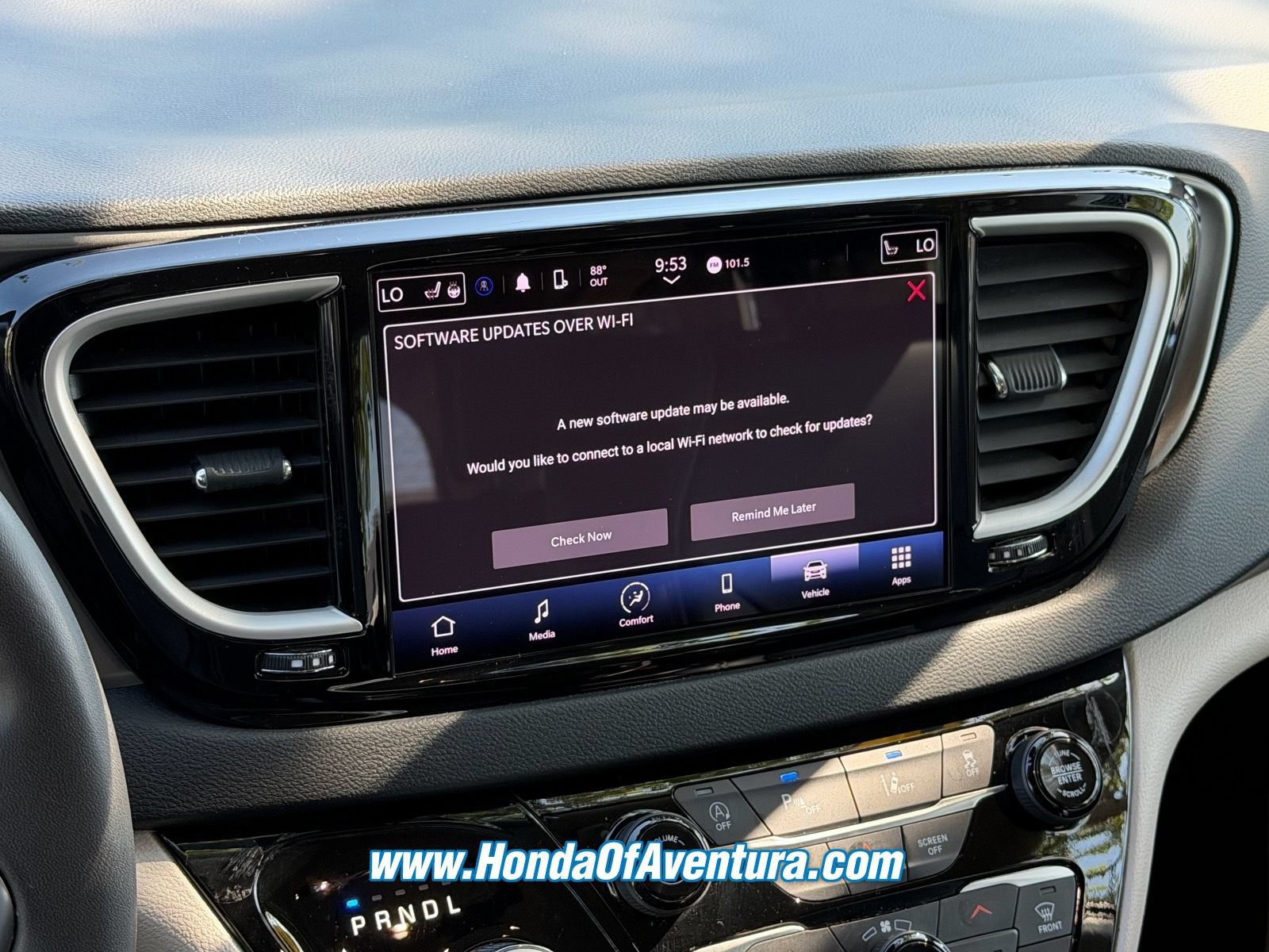 Used 2023 Chrysler Pacifica Touring-L FWD image 20