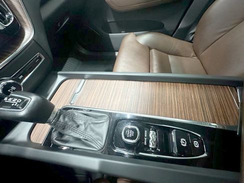 Used 2019 Volvo XC60 T5 Momentum w/ Multimedia Package AWD/4WD image 20