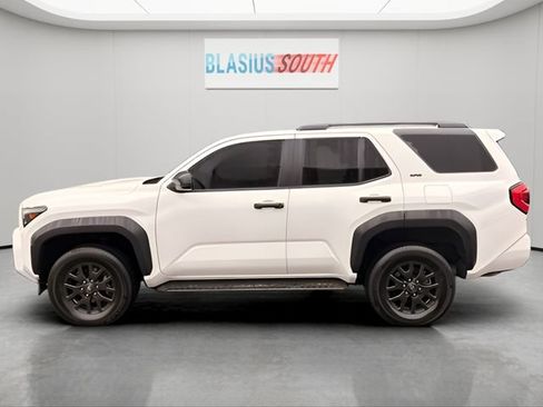 Used 2025 Toyota 4Runner SR5 AWD/4WD image 6