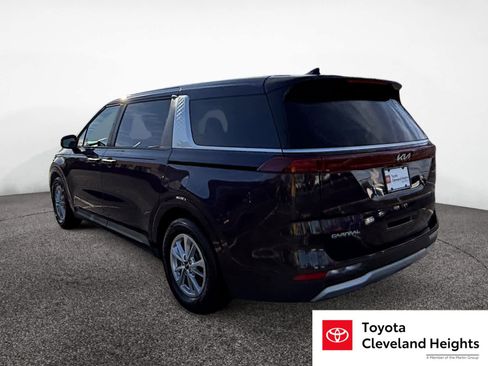 Used 2024 Kia Carnival LX image 3