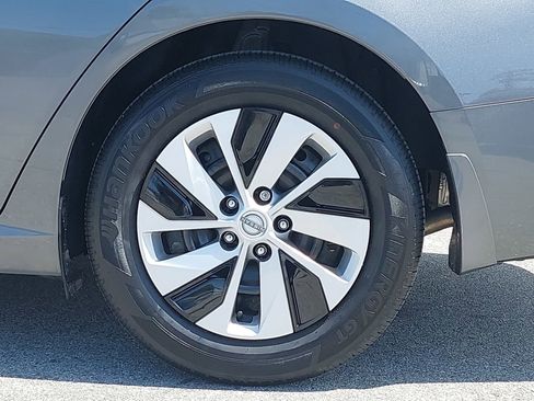 Used 2025 Nissan Altima 2.5 S FWD image 30