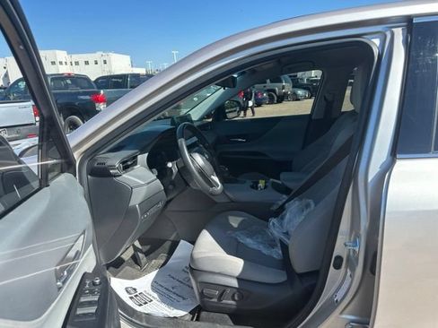 Used 2023 Toyota Venza LE AWD/4WD image 14