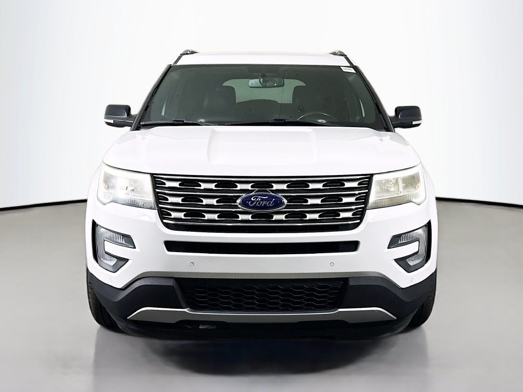 Used 2017 Ford Explorer XLT w/ Equipment Group 202A FWD image 2
