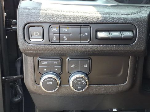 Used 2021 GMC Yukon XL Denali AWD/4WD image 5