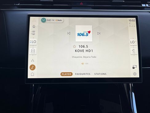 Used 2025 Land Rover Range Rover Sport SE image 27