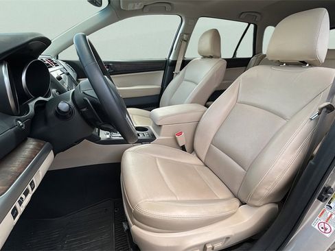 Used 2017 Subaru Outback 2.5i Limited image 19