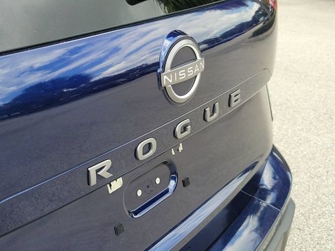 Used 2025 Nissan Rogue SV FWD image 6