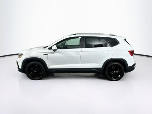 Used 2023 Volkswagen Taos SE w/ Panoramic Sunroof Package FWD image 4