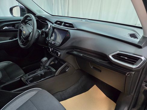 Used 2021 Chevrolet TrailBlazer LT w/ Convenience Package image 16