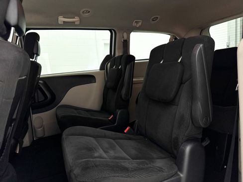 Used 2017 Dodge Grand Caravan SE w/ UConnect Hands-Free Group FWD image 23