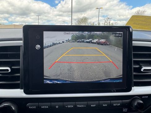Used 2022 Hyundai Venue Limited FWD image 3