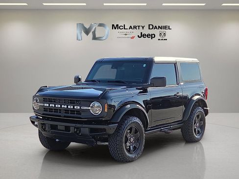 Used 2021 Ford Bronco Black Diamond image 2