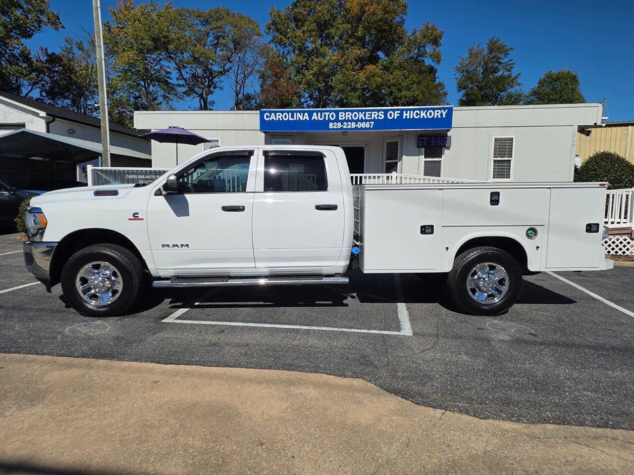 Used 2019 RAM 3500 Tradesman w/ Chrome Appearance Group AWD/4WD image 3
